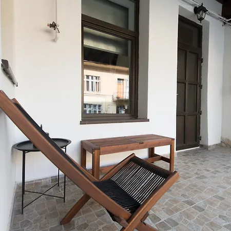 Lovely Flat With Patio And Mountain Views