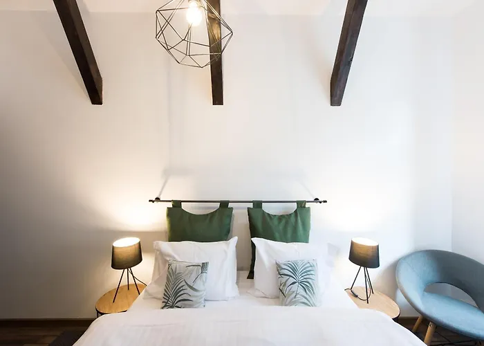 Lovely Flat With Patio And Mountain Views