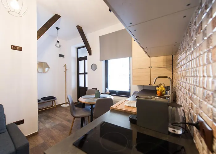 Lovely Flat With Patio And Mountain Views