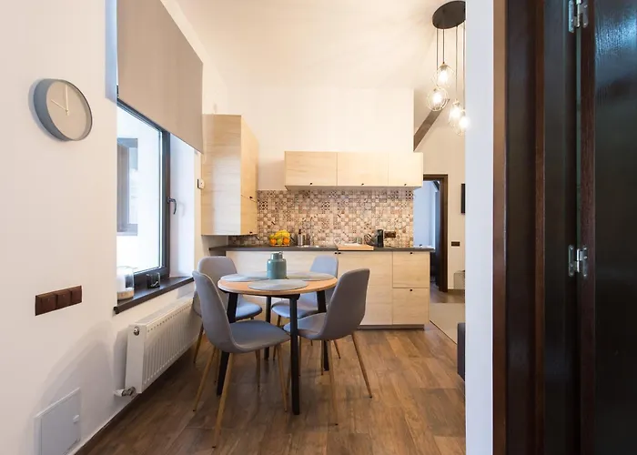 Lovely Flat With Patio And Mountain Views