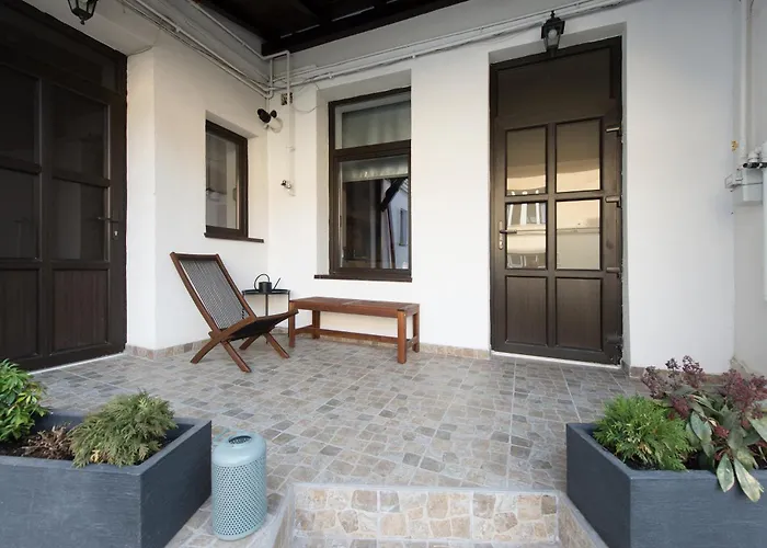 Lägenhet Lovely Flat With Patio And Mountain Views