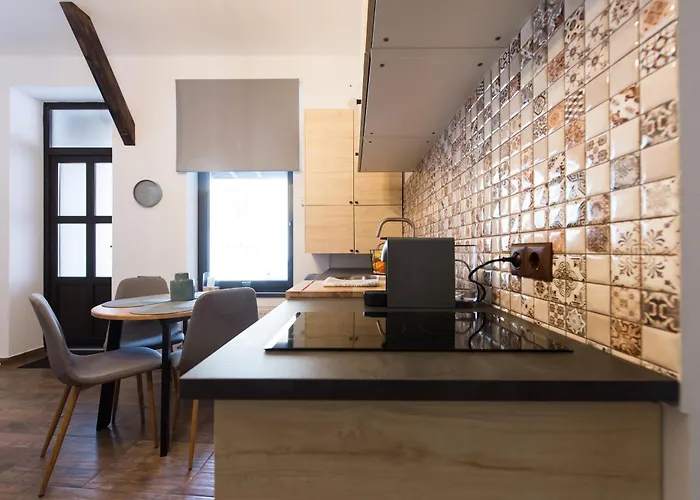 Lovely Flat With Patio And Mountain Views